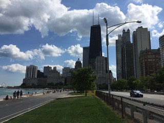 Fototapeta premium Lake Shore Drive, Lake Michigan, Downtown Chicago, Illinois, USA - Chicago Lakefront Trail with the city skyline of Downtown Chicago in the background on a beautiful summer day. 