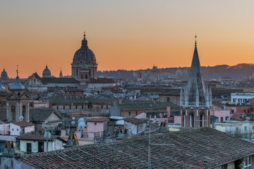 Fototapeta na wymiar Dusk over the rooftops of Rome // Rome, Italy