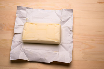 包装をといたバター