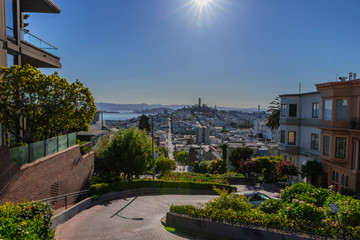 Fototapeta premium Empty Lombard street in San Francisco, Ca. durning the Covid-19 virus on a sunny day 