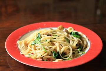 ほうれん草のペペロンチーネ
（Spinach peperoncino)
