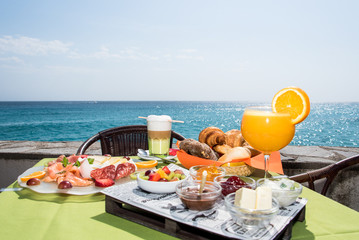 Salty and sweet brunch in front of the sea