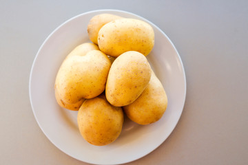 close up potatoes on kitchen table