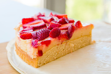cake with lemon curd and fresh strawberry
