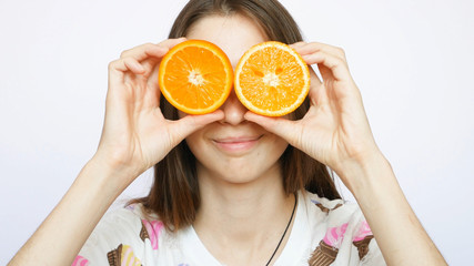 A pretty girl represents two orange eyes
