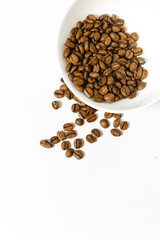 Obraz premium coffee beans on a white background