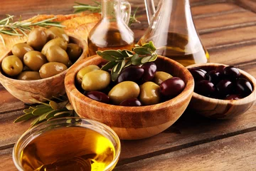 Foto op Plexiglas Olives. Bottle virgin olive oil and oil in a bowl with some green and black olives © beats_