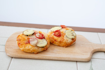 自宅でパン作り　フォカッチャピザ　フォカッチャ　ピザパン