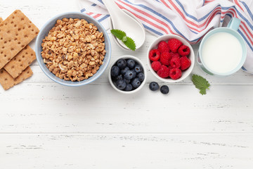 Obraz na płótnie Canvas Healthy breakfast with granola and berries