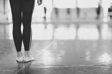 A woman with slim legs is standing in the rehearsal room