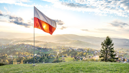 Flaga Polski w górach Beskid Śląski