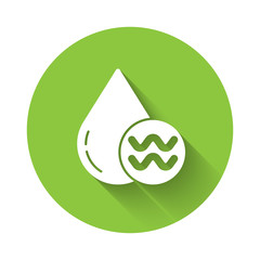 White Recycle clean aqua icon isolated with long shadow. Drop of water with sign recycling. Green circle button. Vector Illustration