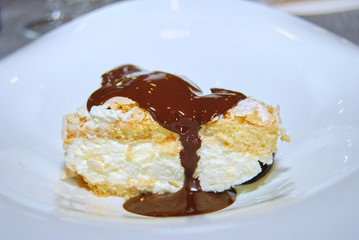Melted chocolate cake