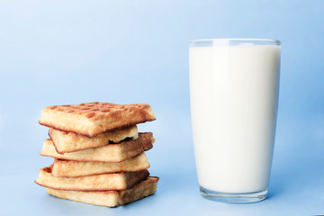 glass of milk and cookies