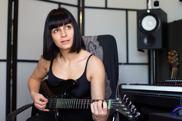 Fototapeta na wymiar woman learning guitar