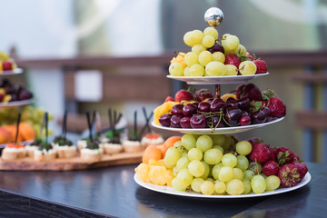 A fruit bowl with the range of fruit