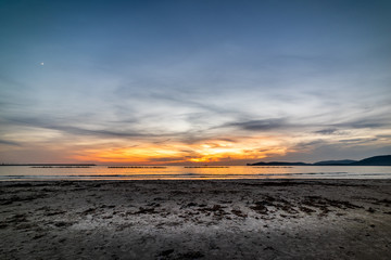 Obraz premium Clear sky over Alghero at sunset