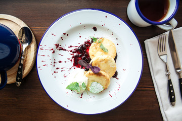 Top view russian cottage cheese pancakes syrniki