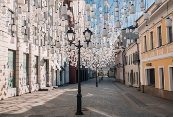 Obraz premium Empty Stoleshnikov lane in Moscow during the quarantine lockdown in April 2020