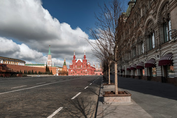 Obraz premium Empty Red Square and Kremlin in Moscow during the quarantine lockdown in April 2020
