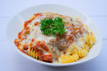 Pasta baked with vegetables and cheese 