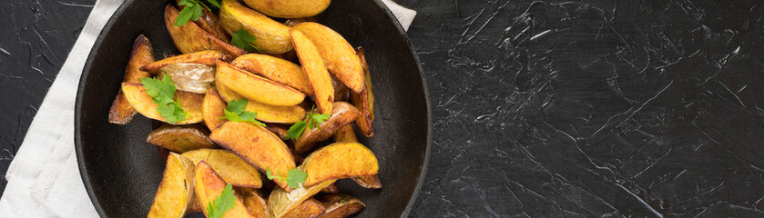 Potato wedges in black plate with copy space