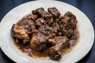 Costillas ternera salsa