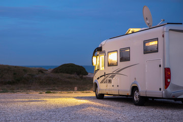 Autocaravana, viajes, vacaciones, libertad, motorhome, furgo, camper