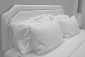 Fototapeta na wymiar Close up white pillows on the bed.