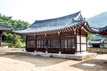 Fototapeta premium 건축, asia, 건물, 고대, 여행, 지붕, 전통, 문화, 나이든, sky, 한옥, 닛폰, 나무로 되는, 신앙, home, 베이징, 사, blue, 경계표, 역사, 관광, 사자, 석탑, 양식, 건축양식, 서까래, 기와장, 기와, 기단, 초석, 창호, 처마, 지붕, 사당, 단청, 대문채, 문화유산, 건축문화, 건축양식, 한옥양식, KOREA STYLE HO