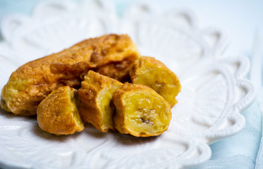 Fried banana dessert on a plate
