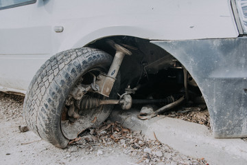 car with broken wheel after accident 