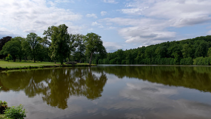 Fototapeta na wymiar Vaux de Cernay pond in the Regional nature park of the Upper Chevreuse valley 