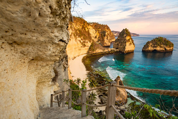 Stunning view of the Diamond Beach bathed by a turquoise sea during a beautiful sunrise. Diamond Beach is an untouched, white-sand and silky blue water bay on the eastern tip of Nusa Penida.