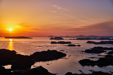 Obraz premium 美しい夕日と島々 九十九島の風景（長崎県佐世保市）