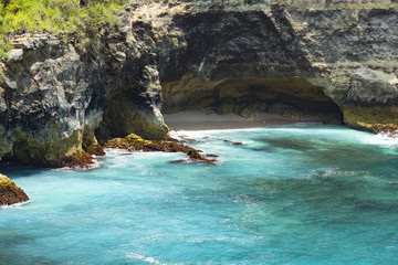 (Selective focus) Stunning view of a rocky cliff bathed by a turquoise sea, Broken Beach, Nusa Penida. Nusa Penida is an island southeast of Bali, Indonesia.