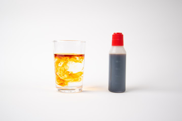 A cup with a gargle うがい薬