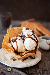 Waffelbecher mit Eiscreme