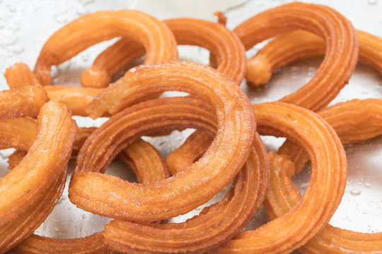 Halka Tatlısı (Sweet Ring), golden deep fried cercles similar to doughnuts with semolina