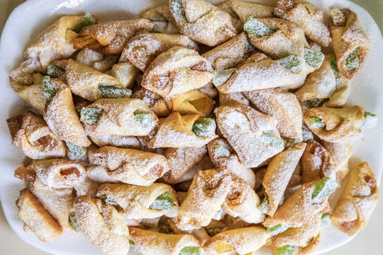 Cornulețe. A traditional Romania dessert that is a small croiss