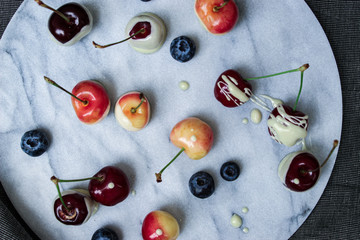 Naklejka na ściany i meble cherries and blueberries on a plate