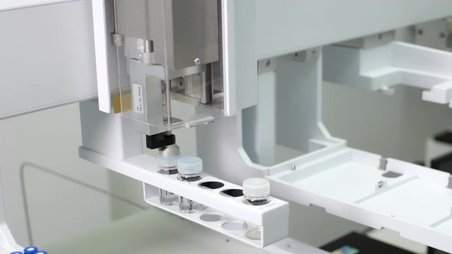 Automatic system to clean the syringe by using solvent. Syringe moves to the solvent bottle and take the solvent to clean inside a syringe before move to take sample and inject into gas chromatography