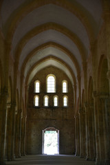 Fototapeta na wymiar Nef de l'abbaye de Fontenay en Bourgogne, France