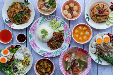 Fototapeta na wymiar Thai Food Mixed Dishes