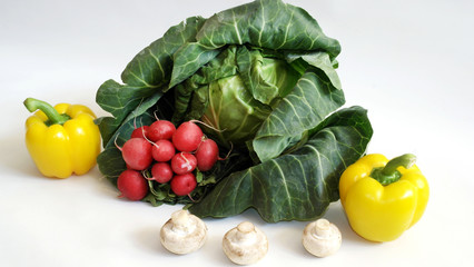 Fototapeta na wymiar green vegetables and greens for salads