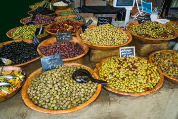 Oliven auf dem Markt von Ajaccio