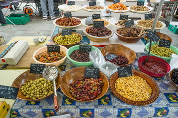 Oliven auf dem Markt von Ajaccio