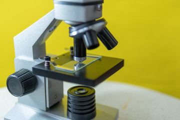 Microscope for approaching bacteria and viruses, electronic