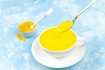 Turmeric with milk drinks good for beauty and health