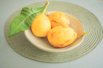 nísperos orgánicos recogidos del huerto en primavera